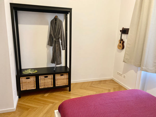 Your room is spacious, bright and has a double bed (140x200cm), clean bed sheets Vienna, Austria Spacious room in 150m2, central, modern apartment Private room in rental unit vacation rental 31680972