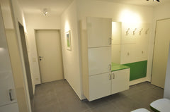 Das schicke Appartment ist mit einem Schlafzimmer , Wohnzimmer , kleine Küche, W  Sonnige Cottage-Wohnung im noblen Döblinger Villenviertel Entire rental unit vacation rental 28099013