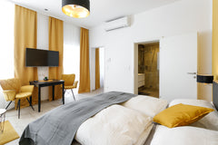 Die Unterkunft liegt zentral im 15.Bezirk, wenige Gehminuten von mehreren U-Bahn Vienna, Austria WF-Apartment zentral, trendig & modern Terrasse 5 Entire rental unit vacation rental 48794485