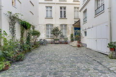 Located rue st sauveur very near rue Montorgueil, this charming studio apartment Paris, France Heart of Paris (Montorgueil Paris 2 Entire rental unit vacation rental 23554444