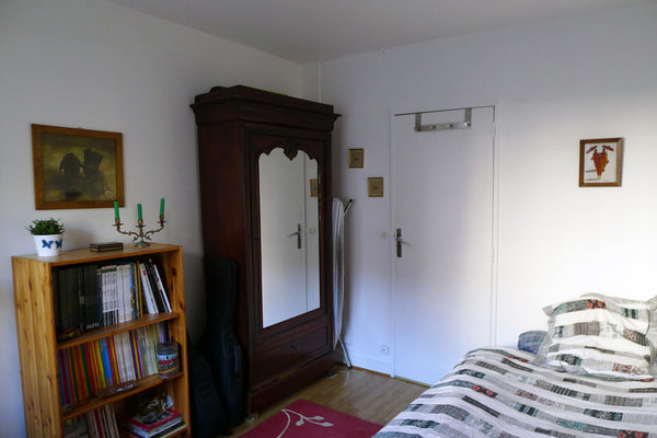 Chambre confortable pour une personne dans un appartement spacieux. Il se trouve Paris, France Chambre privée Paris 20e Jourdain Private room in rental unit vacation rental 2487078