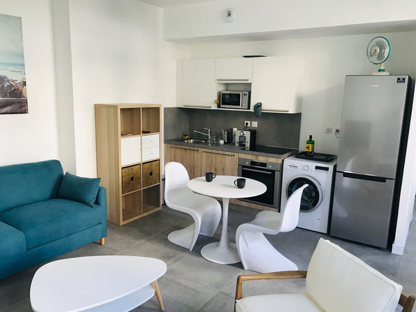 Dans résidence neuve sécurisée de standing, au cœur de la Croix-Rousse. Studio n Lyon, France Studio neuf 30m2 avec terrasse 17m2  Croix Rousse Entire condo vacation rental 44514921