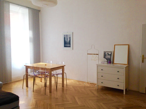 This flat is very good located, the metro station (U1 Keplerplatz) is less than  Vienna, Austria Snug and well located flat Entire rental unit vacation rental 12530882