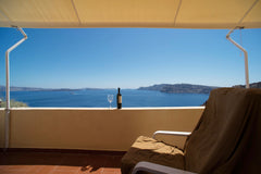 Quiet White Studio is a  small but cosy studio  in the village of Oia, hanging o Oia, Greece Quiet White Studio Cycladic home vacation rental 7554063