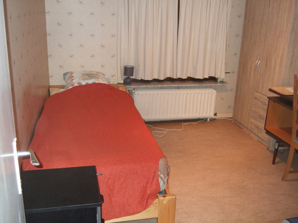 My space is suitable for 1 person. The room is located in a quiet neighbourhood  Ghent, Belgium Near the station, free parking Private room in home vacation rental 21907317