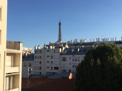 Chambre avec vue sur Tour Eiffel en plein Paris, au calme dans un grand appartem Paris, France Chambre avec vue sur Tour Eiffel en plein Paris Private room in rental unit vacation rental 19065629