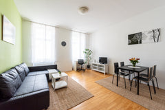 Our lovely central flat is an affordable apartment with strategic location. Supe Vienna, Austria Start the city tours from a lovely central flat Entire rental unit vacation rental 46133138