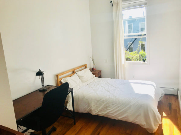 This is a bright and clean private room in a four-bedroom apartment located in B New York, NY Rental unit in Brooklyn · ★5.0 · 1 bedroom · 1 bed · 1 shared bath Private room in rental unit vacation rental 25285159