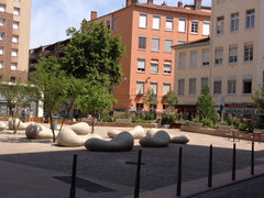 Quartier historique des canuts à 200 m du metro Croix-Rousse , ce studio de 30m2 Lyon, France Jardin des canuts Entire rental unit vacation rental 9002741