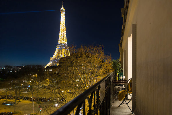 o	Picturesque Parisian balcony with Eiffel views in winter<br />o	Ideal Left-Ban Hamilton, Bermuda Picture Perfect Balcony + Eiffel Tower Views Entire rental unit vacation rental 19947553