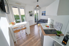Joli studio avec terrasse privative, situé dans le quartier commerçant de la Par Lyon, France Le petit Charial -terrasse privative-Part Dieu Entire rental unit vacation rental 49939726