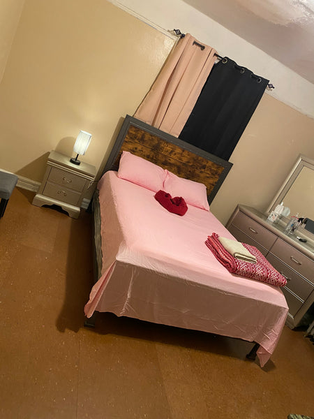 Spacious room available. Max 2 people. Access to kitchen and bathroom. Building  New York, NY Serviced apartment in Bronx · ★5.0 · 1 bedroom · 1 bed · 1 shared bath Private room in serviced apartment vacation rental 40791084