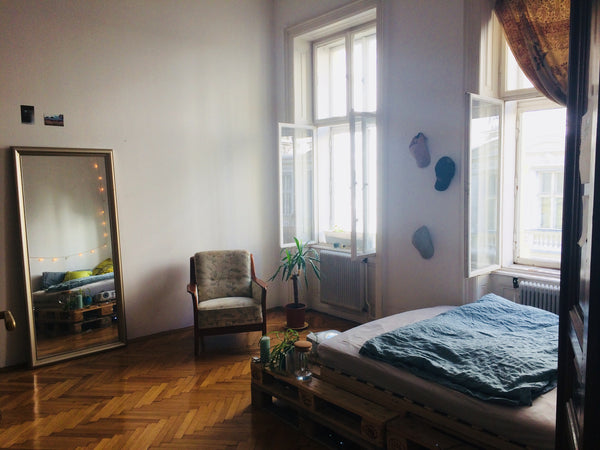 Es ist eine schöne Altbauwohnung mit so hohen Decken, dass man locker noch eine  Vienna, Austria Sommer in Wien - ein Altbautraum in 1090x25m2 Private room in rental unit vacation rental 37387518