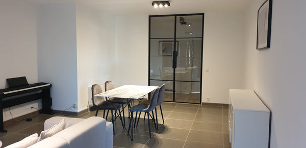 Beautiful renovated apartment with a modern looks, 15 minutes away from Antwerp   Nice apartment with modern looks. Entire rental unit vacation rental 51799020