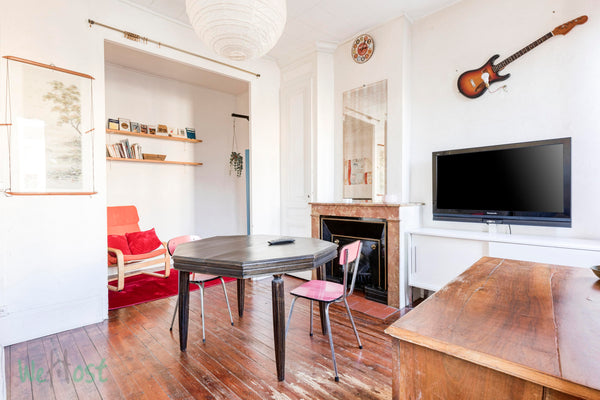 Un bel appartement, lumineux et traversant, vaste, qui permet de se sentir comme  Grand T2 lumineux - 4 personnes Entire rental unit vacation rental 53178055