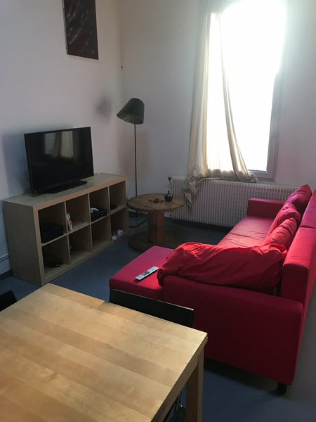 Le logement est situé de l’autre côté des boulevards en face de la cité administ Bordeaux, France Maison duplex spacieuse proche du centre Entire townhouse vacation rental 38443464