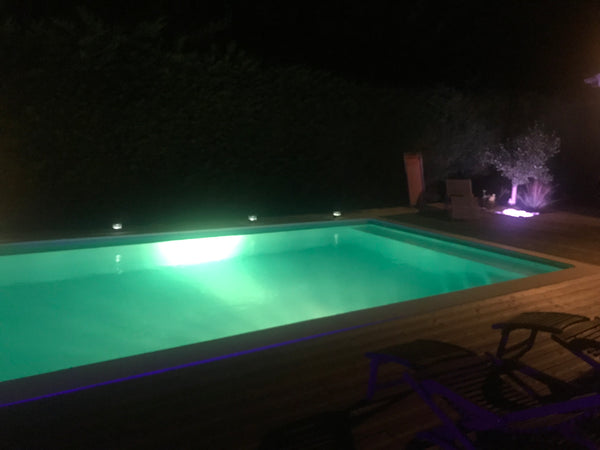 Maison composée d’un espace de vie spacieux avec sa cuisine ouverte, un espace n  Magnifique maison avec piscine Entire villa vacation rental 663070210286682488