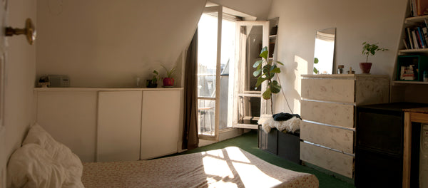 Je propose ma chambre avec lit et balcon dans un quartier cosmopolite et agréabl Paris, France Chambre dans le 11eme. Private room in rental unit vacation rental 6163997
