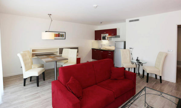 A family business since 1970<br />Delight in the quality of the services in our  Blanquefort, France Apartment T3, Les Criquets Room in boutique hotel vacation rental 43042016