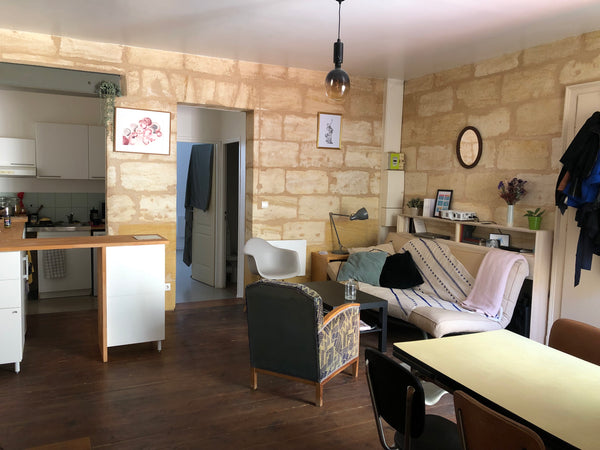 Chambre disponible dans un appartement très calme avec pierres apparentes et cou Poitiers, France Appartement très charmant / Centre ville Bordeaux Private room in rental unit vacation rental 667904986513761424