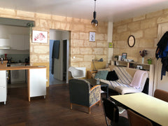 Chambre disponible dans un appartement très calme avec pierres apparentes et cou Poitiers, France Appartement très charmant / Centre ville Bordeaux Private room in rental unit vacation rental 667904986513761424