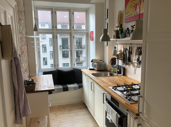 Lækker, nyistandsat lejlighed med vestvendt altan som fanger aftensolen!  Lejlig Frederiksberg, Denmark Frederiksberg, 3. sal med altan og stor stue Entire rental unit vacation rental 43879710