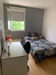 on est deux coloc on loue cette chambre cosy , dans une résidence privé , sécuri Lyon, France chambre cosy a deux pas du centre ville Private room in rental unit vacation rental 47471764
