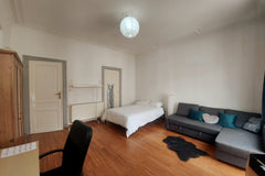 Cette chambre offre un accès facile aux boutiques et restaurants populaires. Ell  Spacieuse chambre dans une colocation étudiants Private room in casa particular vacation rental 680199064374772166