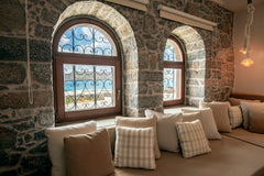 A picturesque seafront apartment in the beautiful village of Plaka. It is locate  'ERONDAS' Stunning Seafront Apartment Entire rental unit vacation rental 13886548