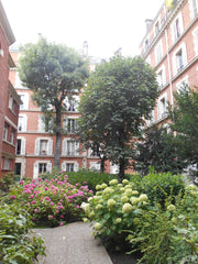 Agréable studio au calme à deux pas de la Tour Eiffel avec vue sur les toits par  Agréable studio Tour Eiffel Entire rental unit vacation rental 10095746