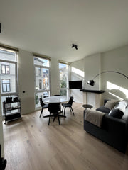 Nieuw luxueus appartement in totaal gerenoveerd huis nabij centrum. Deze flat is Sint-Gillis-Waas, Belgium New 1BDR condo @ Trendy south area Entire condo vacation rental 658384196401685725