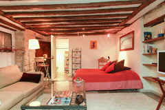 <b>The space</b><br />Large studio, decorated with taste, ideally located in the Paris, France Charming studio in historical site Entire rental unit vacation rental 314294