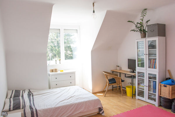 Sunny apartment in lovely neighbourhood next to the tram station (1 min), bakery Vienna, Austria Lovely apartment in calm street - 62m² Entire rental unit vacation rental 23202952