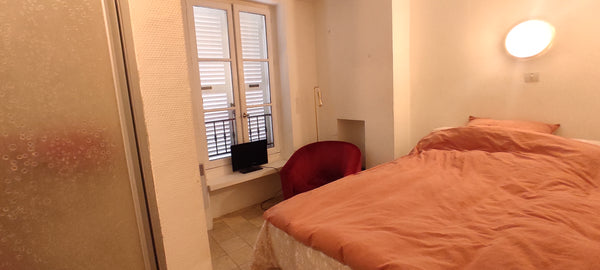 A private and independent studio, very nicely located, bright and quiet, mainly  Paris, France Marais Studio Private room in rental unit vacation rental 2577927