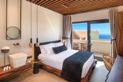 the DELUXE DOUBLE ROOM<br />is in the heart of fira city in a very quiet area.<b  DELUXE DOUBLE ROOM-center of fira Private room in bed and breakfast vacation rental 37207735