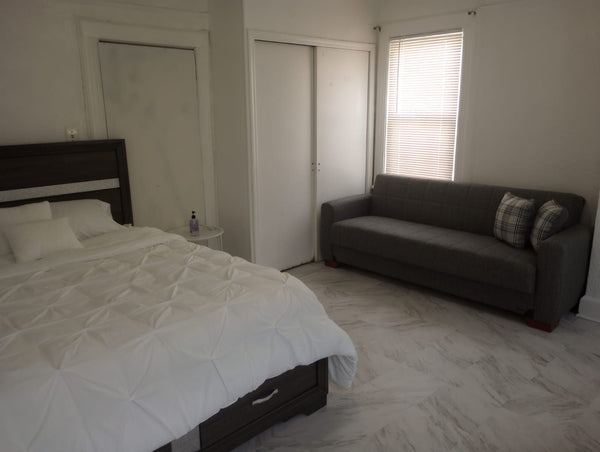 Bring the whole family to this great place with lots of room for fun. closer to   Rental unit in Queens · 2 bedrooms · 1 bed · 1 shared bath Private room in rental unit vacation rental 974008385646409340