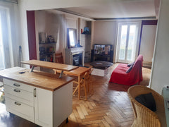Ideally located to visit the best of Lyon! 5 min walk from docks, 15 min walk fr Lyon, France Appartement lyonnais en dernier étage avec balcon Entire rental unit vacation rental 39241228