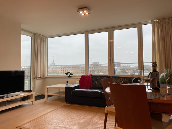 Amazing apartment located in a building with an elevator. This place has two bed Brussels, Belgium ★  Très beau 2ch avec terrasse - Tour & Taxis Entire rental unit vacation rental 53620517