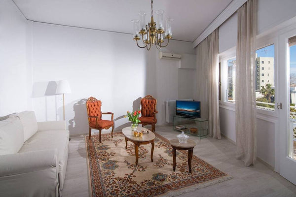 Private, spacious flat, tastefully decorated, unique furniture. Sleeps 6 people. Heraklion, Greece Bright, stylish flat w A/C, 10min walk to centre Entire rental unit vacation rental 32392338