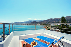 House by the sea, recently renovated, with a stunning view from all rooms - espe  Renovated Maisonette By the Sea w/ Rooftop Terrace Entire home vacation rental 42211195