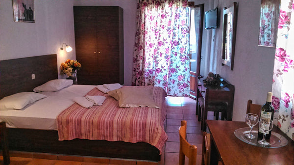 Fotula Studios is a cozy family-run 3 star hotel, situated in Agia Pelagia Bay i Heraklion, Greece Fotula Studios Private room in rental unit vacation rental 613696671557934316
