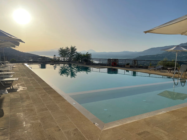 Beautiful apartment with large balcony overlooking the sea and mountains. Stunni Riyadh, Saudi Arabia Plum Tree apartment with panoramic views Entire condo vacation rental 46412930