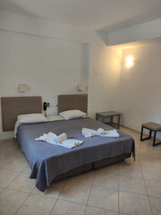 You'll have a great time at this comfortable place to stay.<br /><br /><b>Licens Thera, Greece 2 bedroom apartment with pool and garden view in hotel complex Private room in serviced apartment vacation rental 51800928