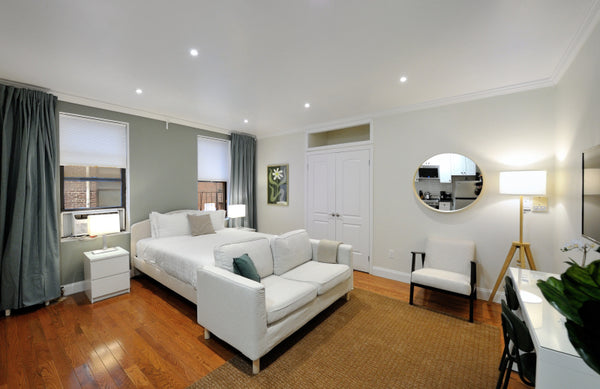 Chic studio apt, Queen bed, spacious closet, designer touches. Lounge w/ sofa, a New York, NY Condo in New York · ★5.0 · Studio · 1 bed · 1 bath Entire condo vacation rental 25486302