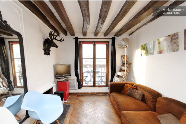 Located rue La Bruyère, in the lively 9th district called 