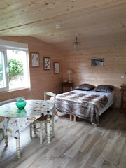 Petit chalet dans un quartier tranquille dans la nature, proche du centre de Gra  Au Bois Fleuri Entire chalet vacation rental 43464331