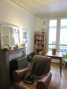 Bienvenus chez moi!<br />Appartement charmant et cosy de 45m2. Je loue le salon  Paris, France Chambre dans appartement lumineux et calme Private room in rental unit vacation rental 21775639