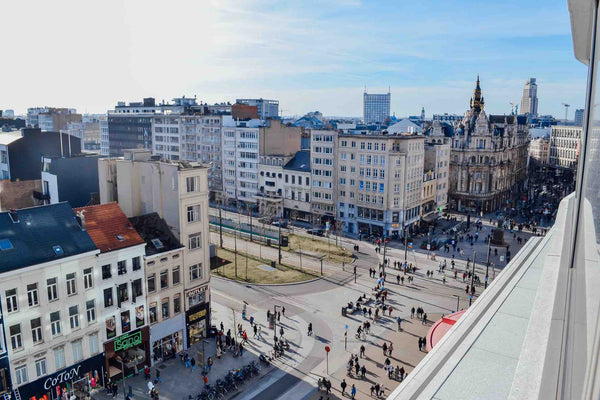 Deze centraal gelegen accommodatie is smaakvol ingericht. Deinze, Belgium Antwerp Tower Central Station Entire condo vacation rental 577249931294404252