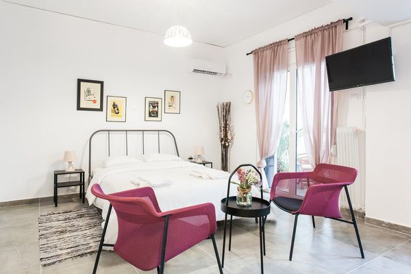 This July 2019 renovated studio, right in the city center, is close to family-fr Athens, Greece View Athens from this breezy studio near Acropolis Entire condo vacation rental 37272701
