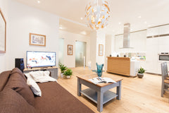 Beautifully decorated 5-bedrooms, 5-bathrooms, living room with kitchen and balc Prague, Czechia Glamour Excellent B 5-Bedrooms (Prague Old Town) Entire rental unit vacation rental 17375372